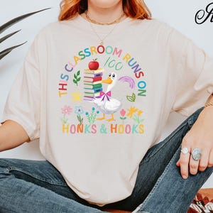 Chemise de professeur d'alphabétisation Honky for Silly Goose Chemise de lecture pour professeurs livresques cadeau drôle de professeur de phonétique T-shirt de classe bohème coquette