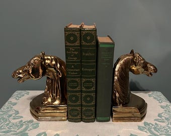 Vintage art-deco boekensteunen paardenhoofd | Glanzend messing afwerking gegoten metaal | Zwaar getrapt onderstel hippische bibliotheekdecor | Hollywood Regency uit de jaren 40