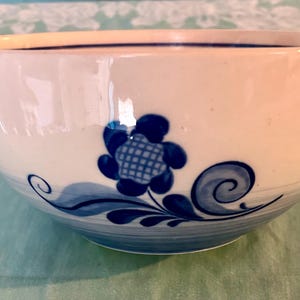 Vintage DDR Östtysk Keramik Skål | 1960-talets DDR Keramik | Blå Blommor Handmålade | Retro Ostalgie Köksredskap | Liten Serveringsskål