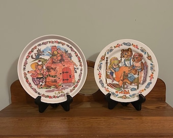 Vintage Oneida Deluxe Storybook Plates | Set 2 | Goldilocks & Three Little Pigs | Retro 70s Melamine Nursery Decor | Kids Fairytale Dishes