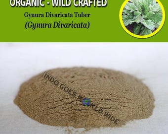Puede incluir: Primer plano de un montón de polvo marrón claro etiquetado como "ORGANIC - WILD CRAFTED Gynura Divaricata Tuber (Gynura Divaricata)" y "INDO GOES WORLD WIDE".