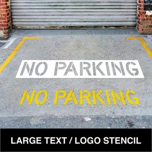 Puede incluir: Una superficie de hormigón con las palabras "NO PARKING" estampadas en blanco y amarillo. Las palabras son grandes y fáciles de leer. La imagen también incluye el texto "LARGE TEXT / LOGO STENCIL" en un recuadro negro.