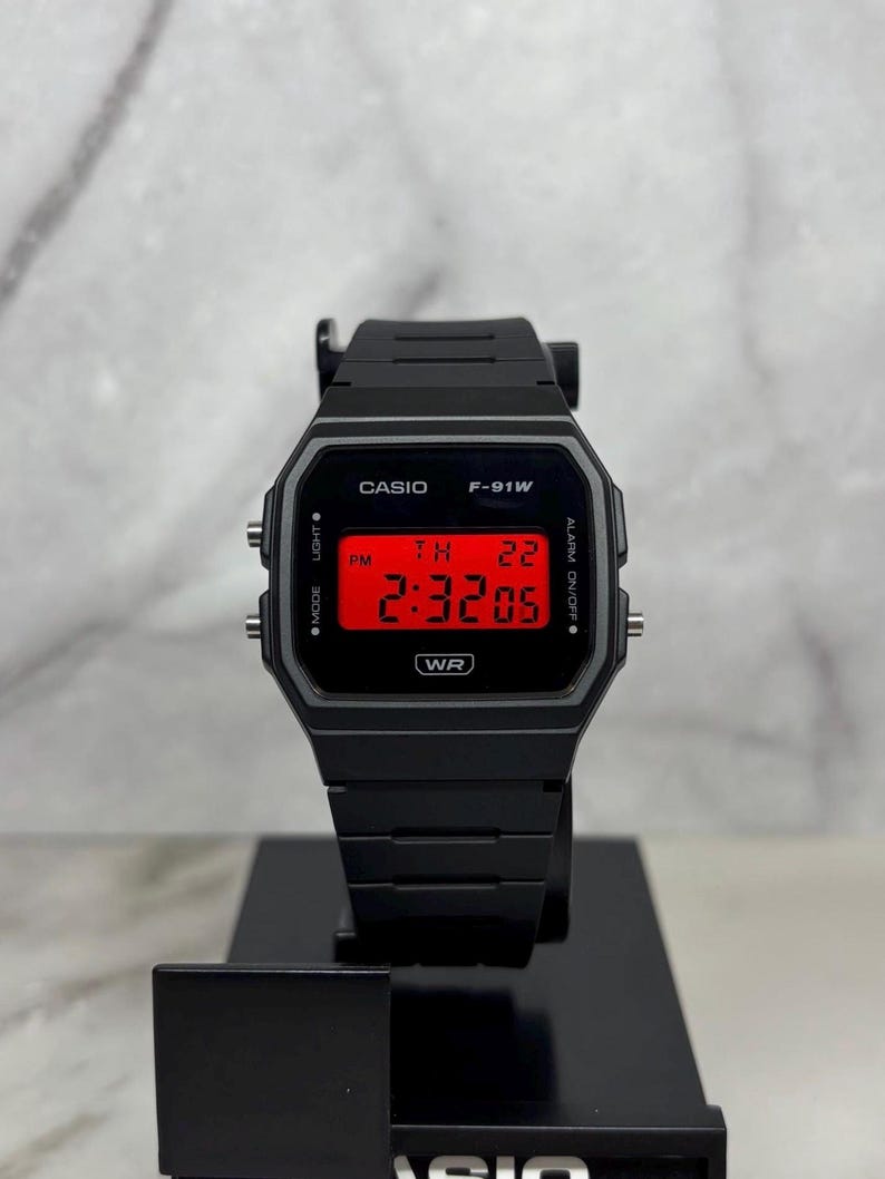 Custom Black Casio F91W Red Screen Mod bild 1