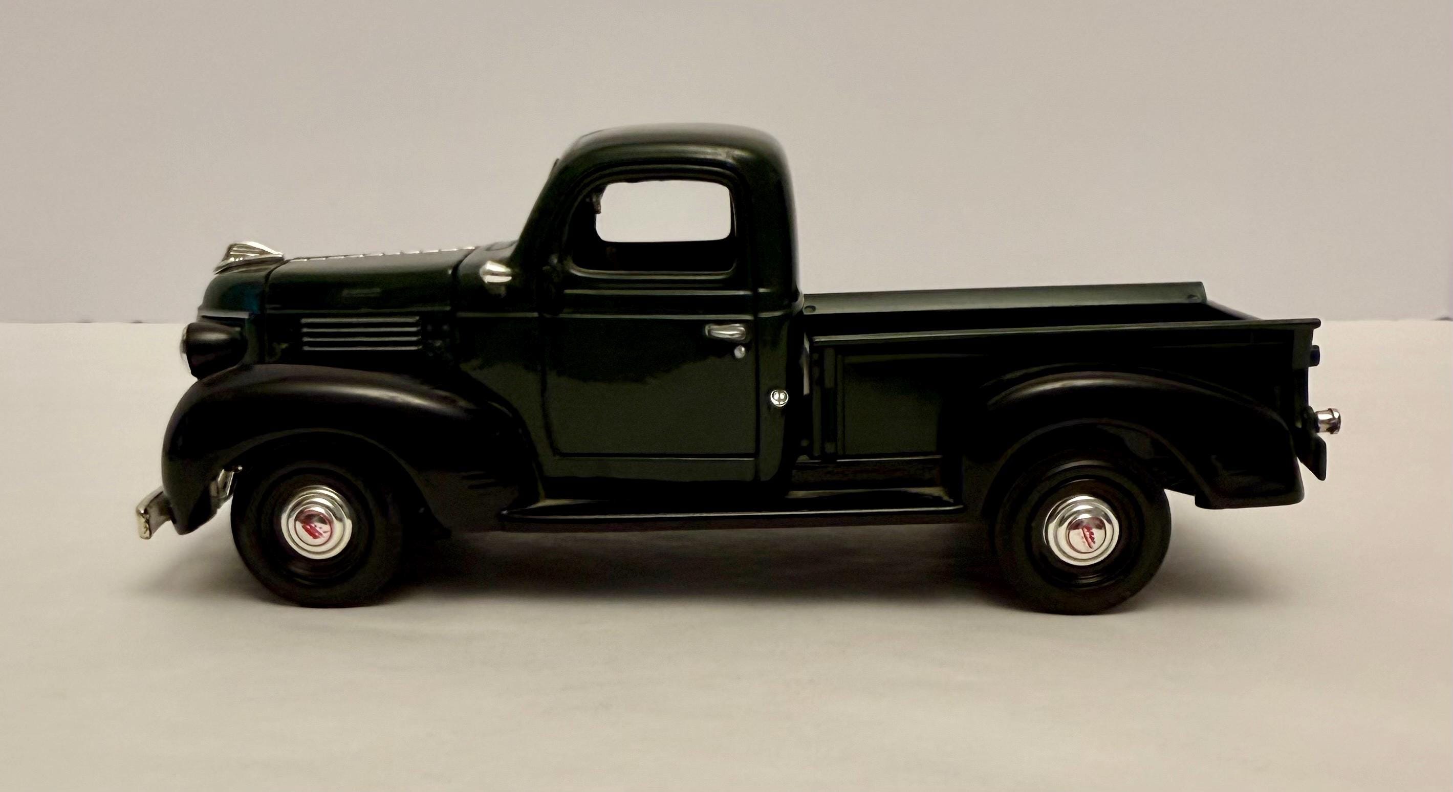 Motormax 1/18 scale Diecast 73108 - 1940 Ford Coupe - Metallic Blue