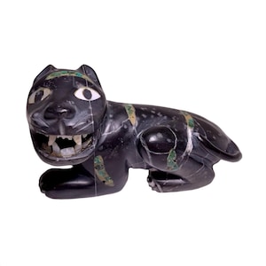 Halverwege de eeuw Teotihuacan obsidiaan meersteens inlegwerk Jaguar sculptuur beeltenis A-13.