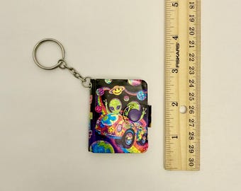 Lisa Frank Aliens Zoomer & Zorbit Fahrt Auto Schlüsselanhänger Miniatur Notizbuch VTG 90's.