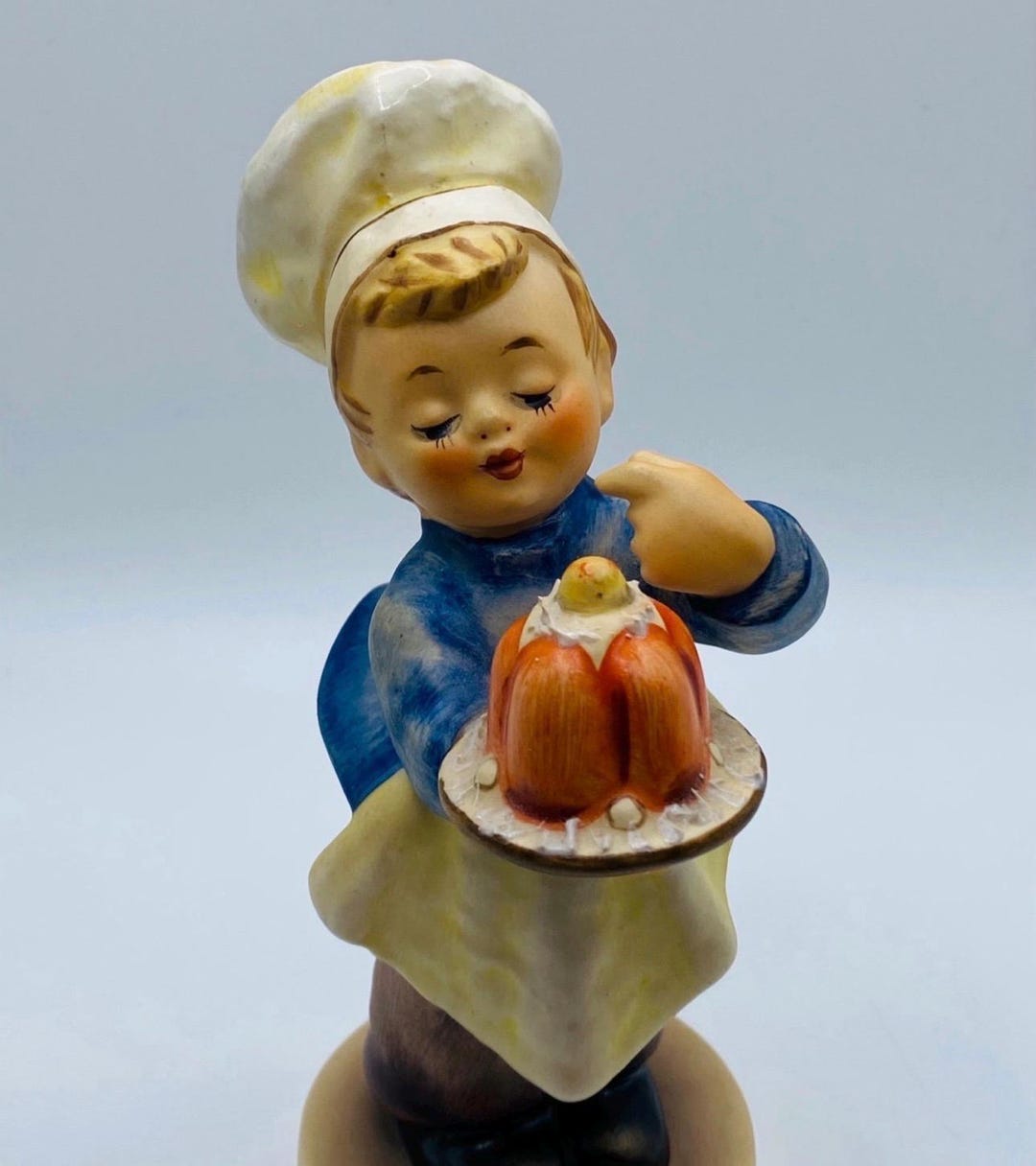 Hummel Goebel “baker” Figurine (1972) Boy Chef With Pastry