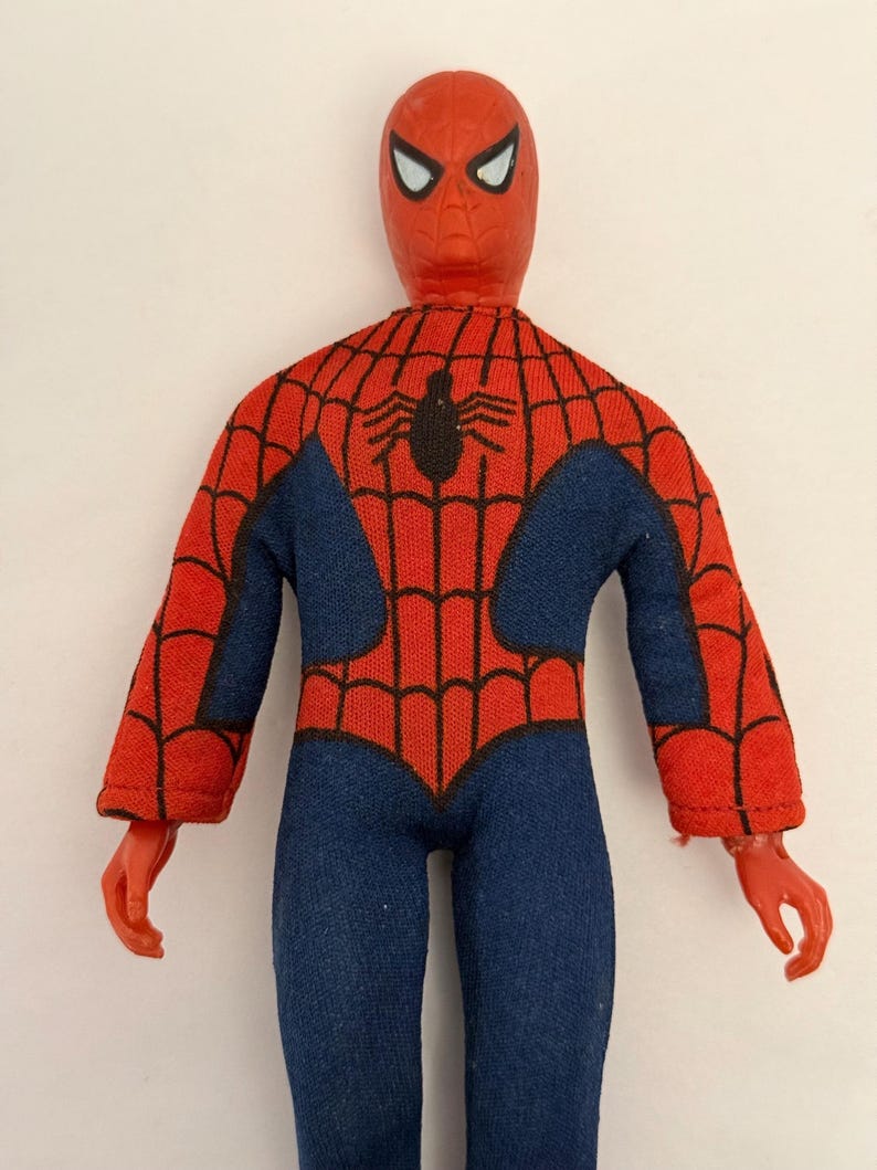 Figura de acción de plástico vintage Mego 8” Spider Man de 1974 con traje, rara. imagen 2
