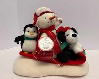 ホールマーク スノー・ホワット・ファン ペンギン、雪だるま、犬のそり遊び アニメーション ジングルパルズ