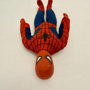 Figura de acción de plástico vintage Mego 8” Spider Man de 1974 con traje, rara. imagen 5