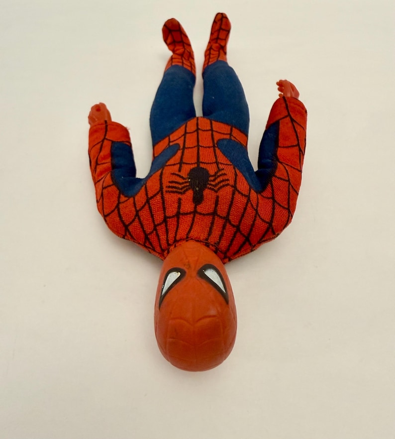Figura de acción de plástico vintage Mego 8” Spider Man de 1974 con traje, rara. imagen 5