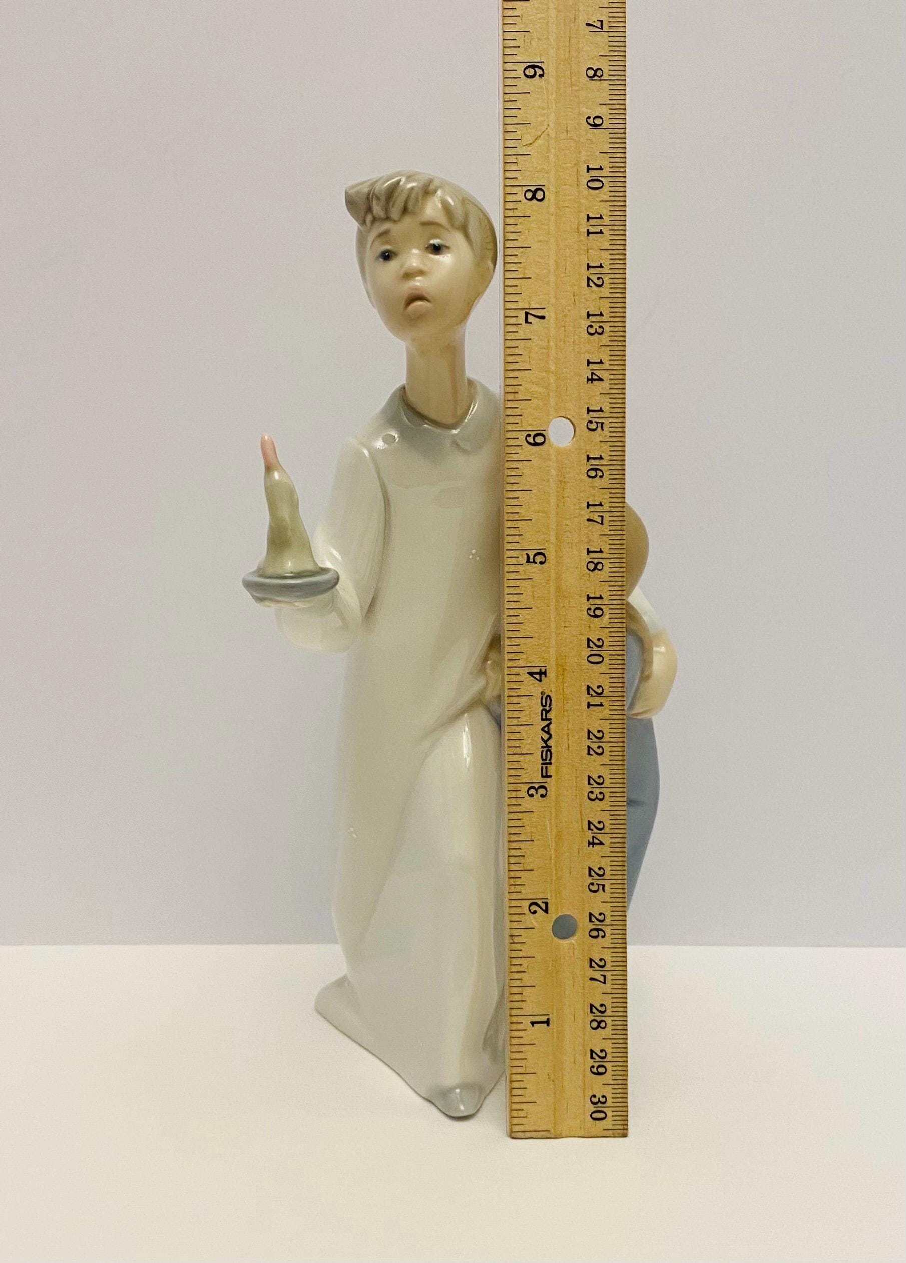 ヴィンテージ Lladro 4874「ろうそくを持った少年と少女」艶出し磁器の 