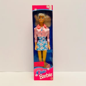 Vintage 1996 Chic Barbie Blonde Pink Jacket Doll Mattel #17297 NOS.