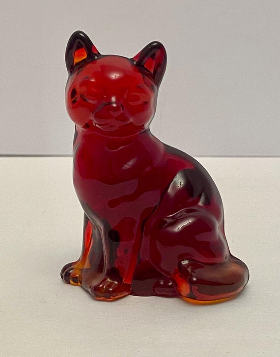 Vintage Fenton Art Glass 3.75” Tall Amberina Ruby Red Sitting Cat