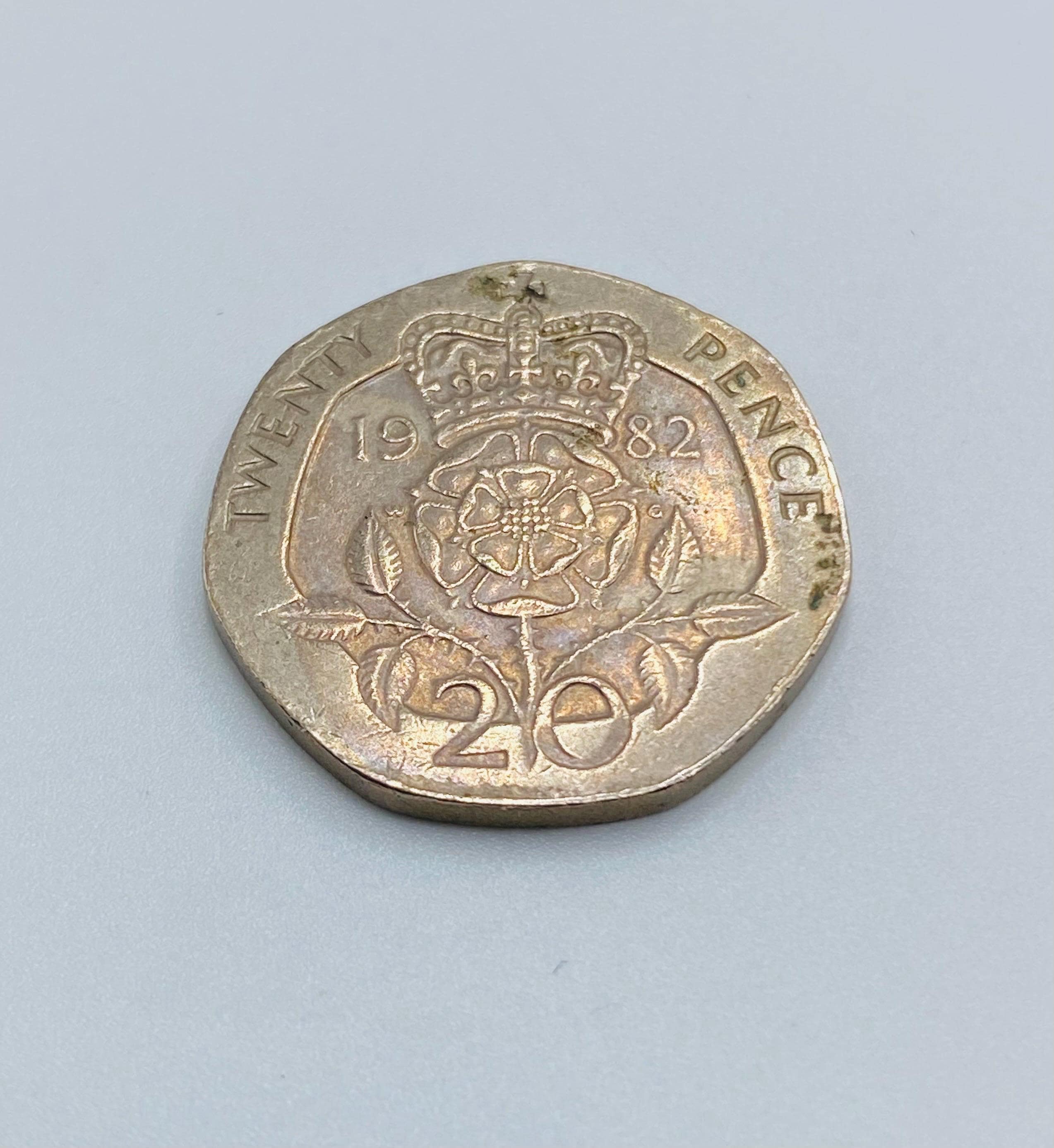 1982 British 20 Pence Queen Elizabeth II Tudor Rose/hexagon