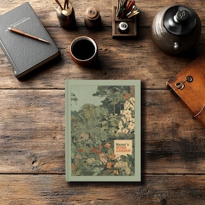 Può includere: Un diario verde con un'illustrazione floreale sulla copertina. Il testo "Name's Mind Garden" è stampato sulla copertina.
