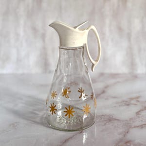 Mid Century Gold Atomic Starburst Log Cabin Syrup Pitcher with Handle and Lid - MCM Serving Decanter - Retro Kitchen - Mod 60s Vintage Decor