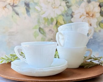 Juego de tazas y platillos American Sweetheart Monax (juego de 4 - 8 piezas) de MacBeth Evans - Juego de té vintage de vidrio opalino blanco de la época de la Gran Depresión