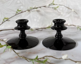 Par de candelabros vintage Fostoria de cristal ébano/amatista negra, línea n.° 2324 - Decoración retro gótica para Halloween - Cristal negro de la época de la Gran Depresión