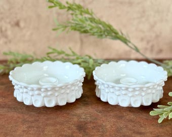 Par de 2 portavelas vintage de cristal opalino Fenton Hobnail de los años 50 - Decoración retro shabby chic cottage core blanca