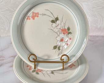 Par de 2 platos llanos de gres japonés vintage Impressions by Danielle “River Side” - Vajilla retro MCM con estampado floral azul y rosa.