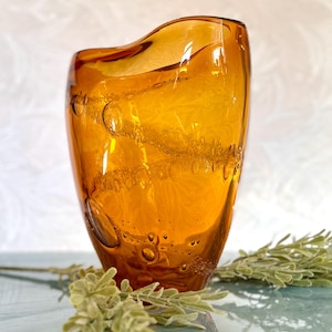 Vintage Murano Style Art Glass Bullicante Controlled Bubbles Amber Pinched Hand Blown Vase - MCM Yellow Honey Gold Free Form Flower Vase