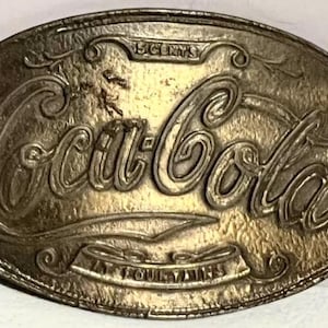 Coca-Cola riemgesp reclame messing verguld 5 cent bij Fountains Vintage