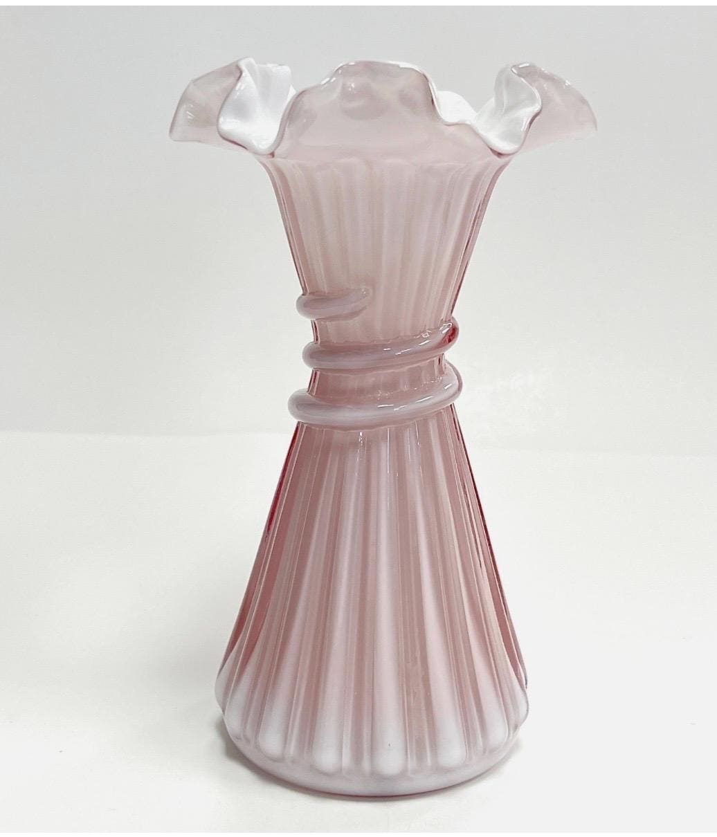 ヴィンテージ フェントン ピンクウィート花瓶：フリル