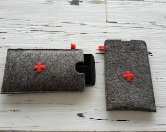 Swiss Cross iPhone Sleeve, Soft Grey Merino Wool Felt, Handmade Gift from Switzerland, Minimalist Apple Pouch, Alpine Souvenir