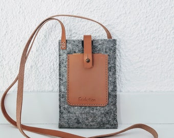 Google Pixel 7 Pro  - crossbody bag. Wool felt- vegetable tanned leather. Eco friendly-handmade in Switzerland