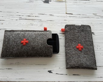 iPhone sleeve -minimalist wool felt phone cover- eco friendly-handmade in Switzerland