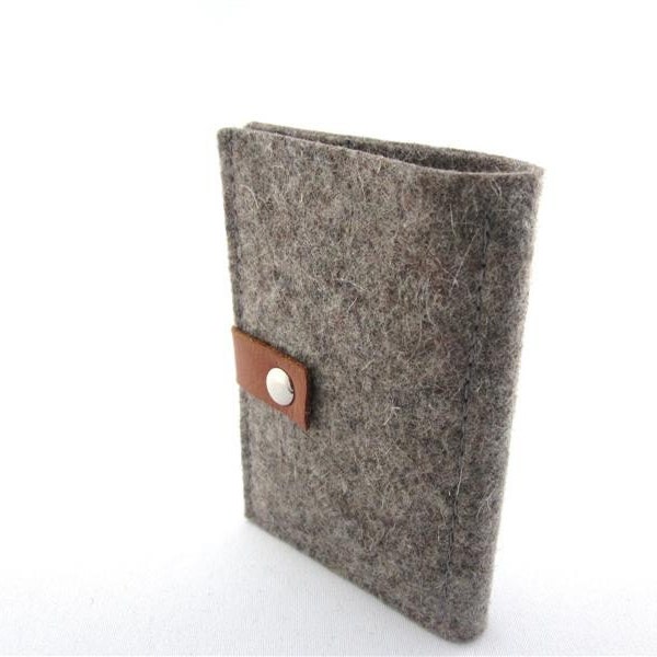 Minimalist  Wool felt wallet -coin wallet- grey- pocket size -monogrammed leather tag - great gift for men-Groomsmen-Wedding
