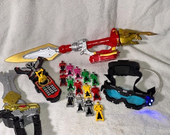 Power Rangers 15 llaves Ranger, algunas de ellas de ALTO valor, Morpher electrónico Mega Force, Espada Dragón Uktra, Hacha Mega Dino Fury