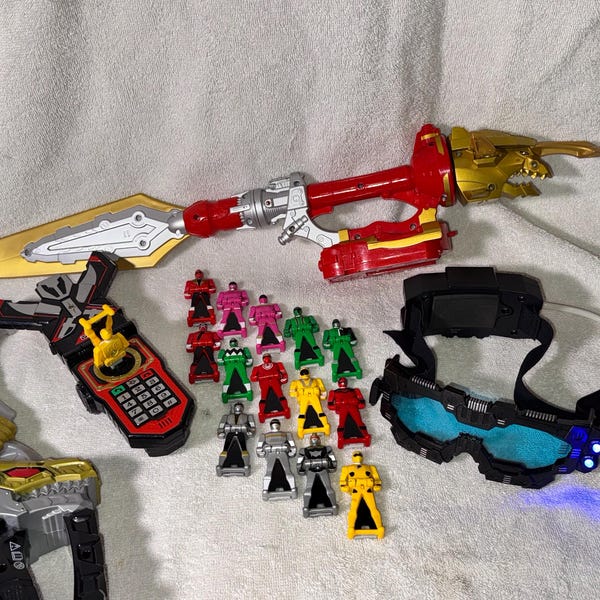 Power Rangers 15 ranger keys with some that are HIGH value keys, electronic Mega Force Morpher, Uktra Dragon Sword, Mega Dino Fury Axe