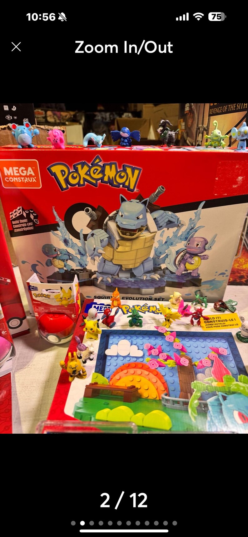Puede incluir: Un juego de construcci&oacute;n Mega Construx Pok&eacute;mon rojo y negro con una gran figura de Blastoise con efectos de agua. La caja muestra el logotipo de Pok&eacute;mon y varias figuras m&aacute;s peque&ntilde;as, incluyendo Pikachu y Squirtle.