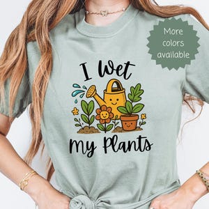 Ich befeuchte meine Pflanzen Tshirt, lustige Gartengeschenke, Pflanzen Lady Shirt, Gartenarbeit Tshirts, Pflanzenliebhaber Geschenk, Gartengeschenke, Pflanzen Mutter Tshirt
