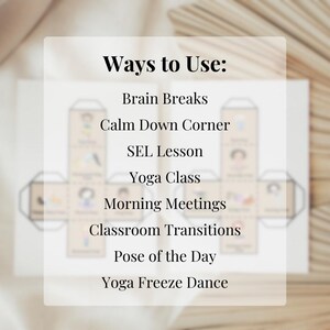 Pode incluir: Um cart&atilde;o branco com o texto "Ways to Use:" e uma lista de atividades, incluindo "Brain Breaks" e "Yoga Freeze Dance". Um cubo de papel castanho com ilustra&ccedil;&otilde;es &eacute; parcialmente vis&iacute;vel.