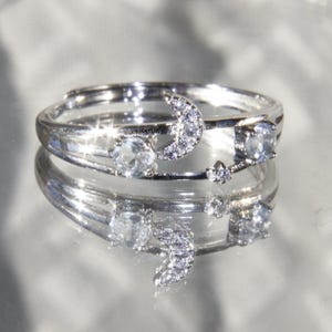 Anillo de plata de ley con aguamarina: Joyas celestiales de luna y estrellas