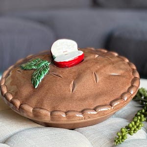 Vintage unique artistic ceramic apple pie plate and lid cover pie keeper