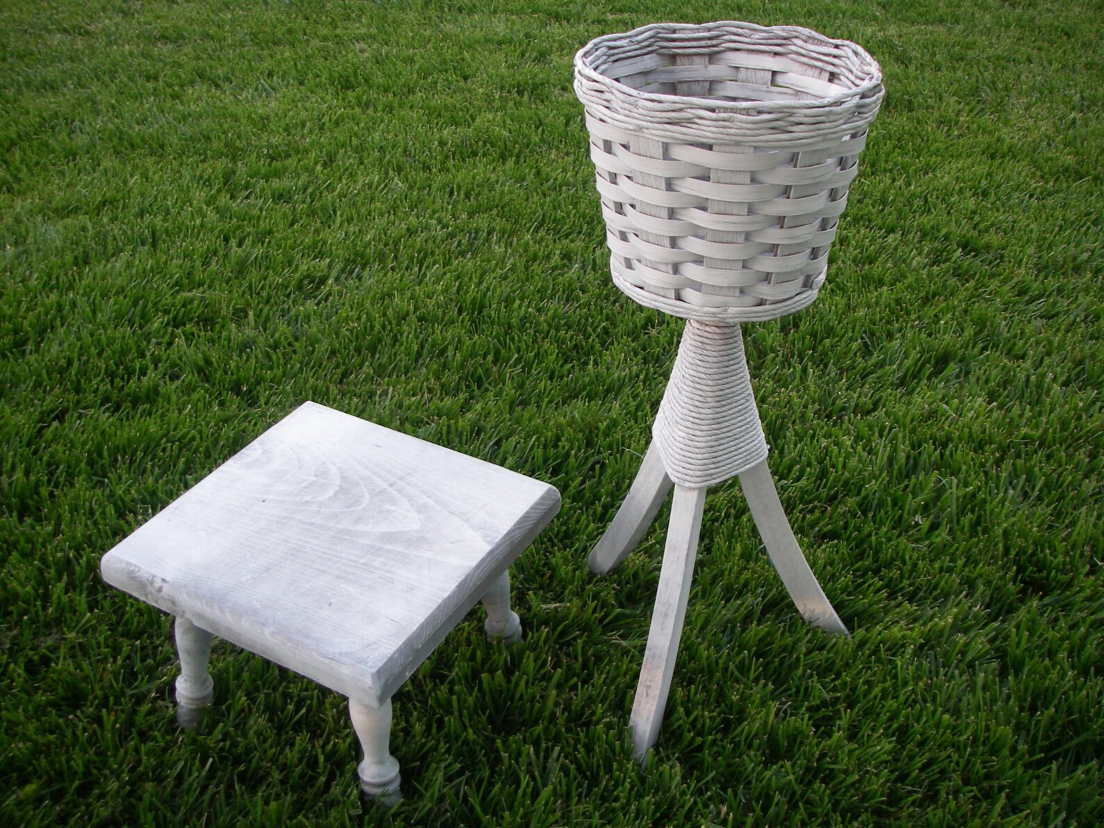 White Vintage Wicker Plant Stand Etsy