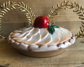 Vintage unique artistic ceramic apple pie plate and lid