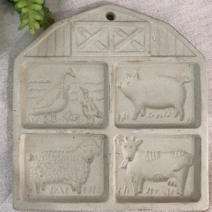 Vintage Pampered Chef Stoneware Farmyard Friends Barn Cookie Mold 1994 USA