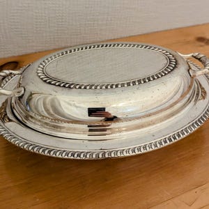 Oval Silver Plated Lidded Entree Serving Dish / Casserole Dish - Vintage