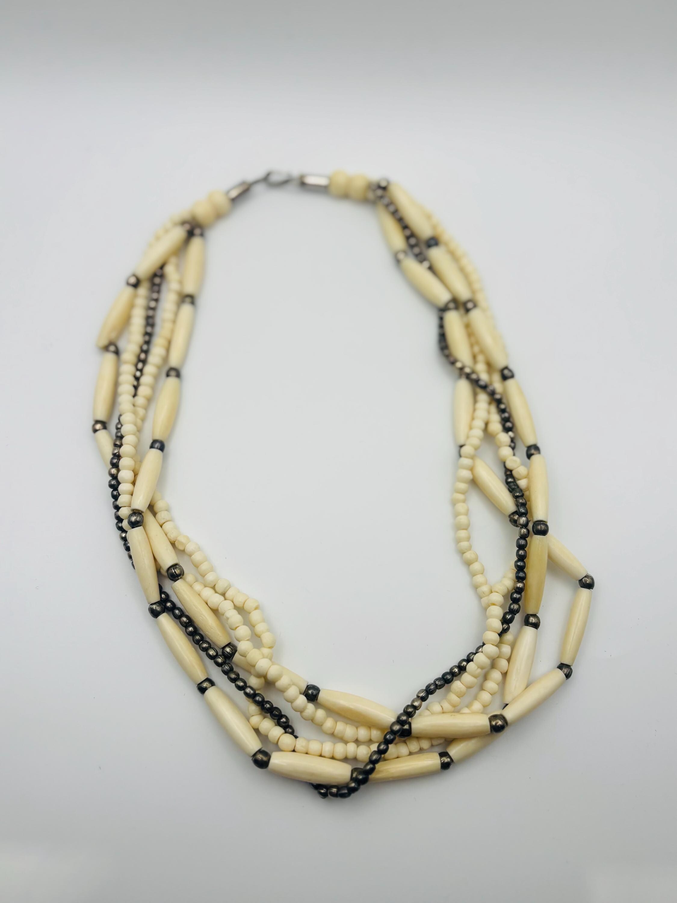 Collier Vintage Années 80 – Le Bijou Fantaisie Rétro Unique !