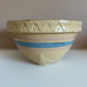 Vintage McCoy Keramik Schüssel: Gelbe Pastellstreifen, Mid-Century Kitchen Decor