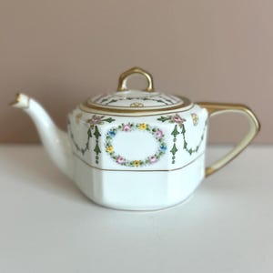 Antike Nippon Porzellan Teekanne - Handbemalte Blumenkränze & Goldrand - Japanische Teekanne aus den frühen 1900er Jahren