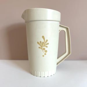 Vintage Tupperware Harvest Gold Pitcher – 2 Qt Classic 800-9 – Retro Mid Century Juice Container with Lid