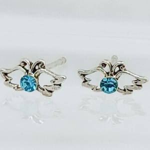 Pendientes vintage de plata de ley con cristales azules y alas de ángel, joyería etérea. imagen 1