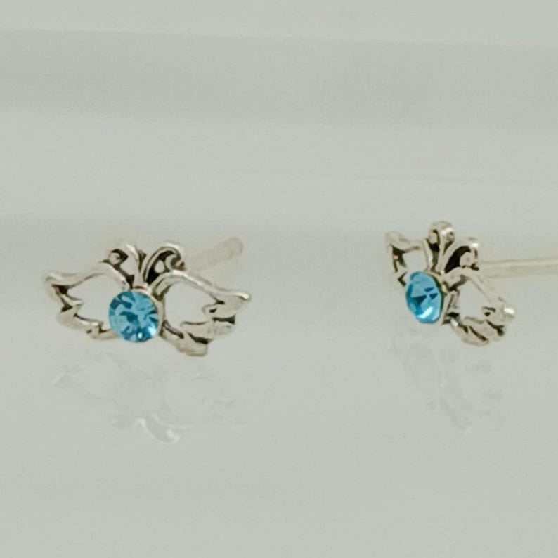 Pendientes vintage de plata de ley con cristales azules y alas de ángel, joyería etérea. imagen 14
