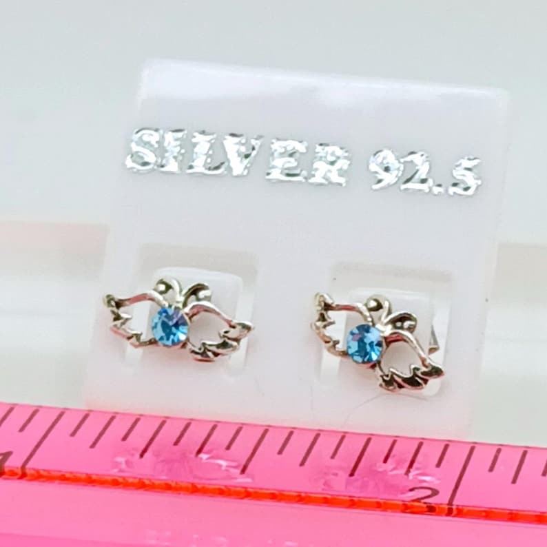 Pendientes vintage de plata de ley con cristales azules y alas de ángel, joyería etérea. imagen 3
